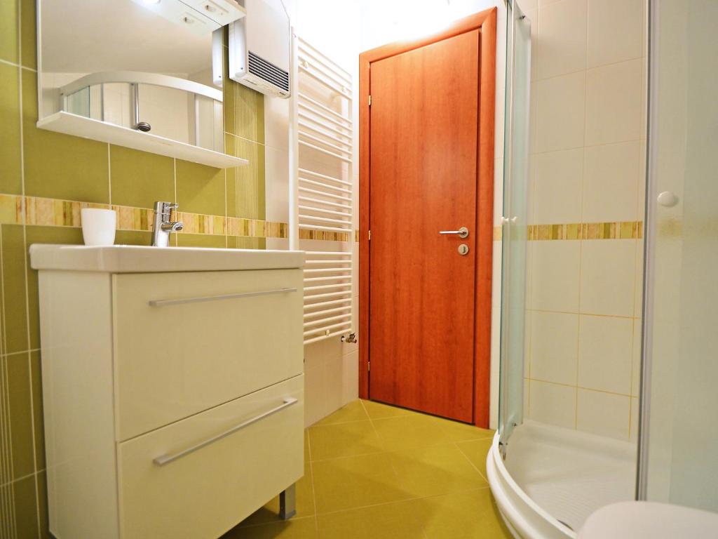 Kúpeľňa v ubytovaní Apartment Cvita-2 by Interhome