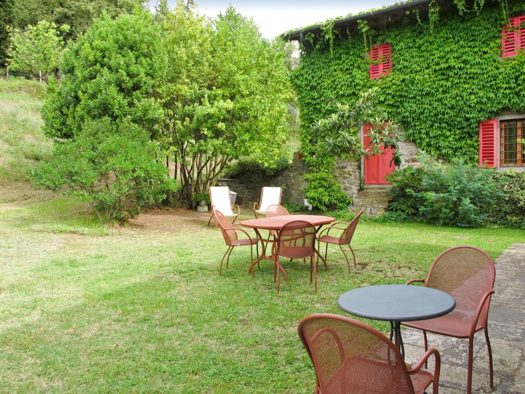 Vonkajšia záhrada v ubytovaní Holiday Home Il Poderino by Interhome