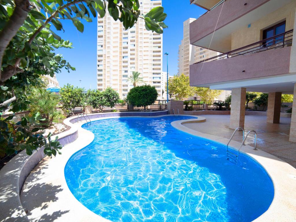 una piscina al centro di un edificio di Apartment Riviera-1 by Interhome a Calpe