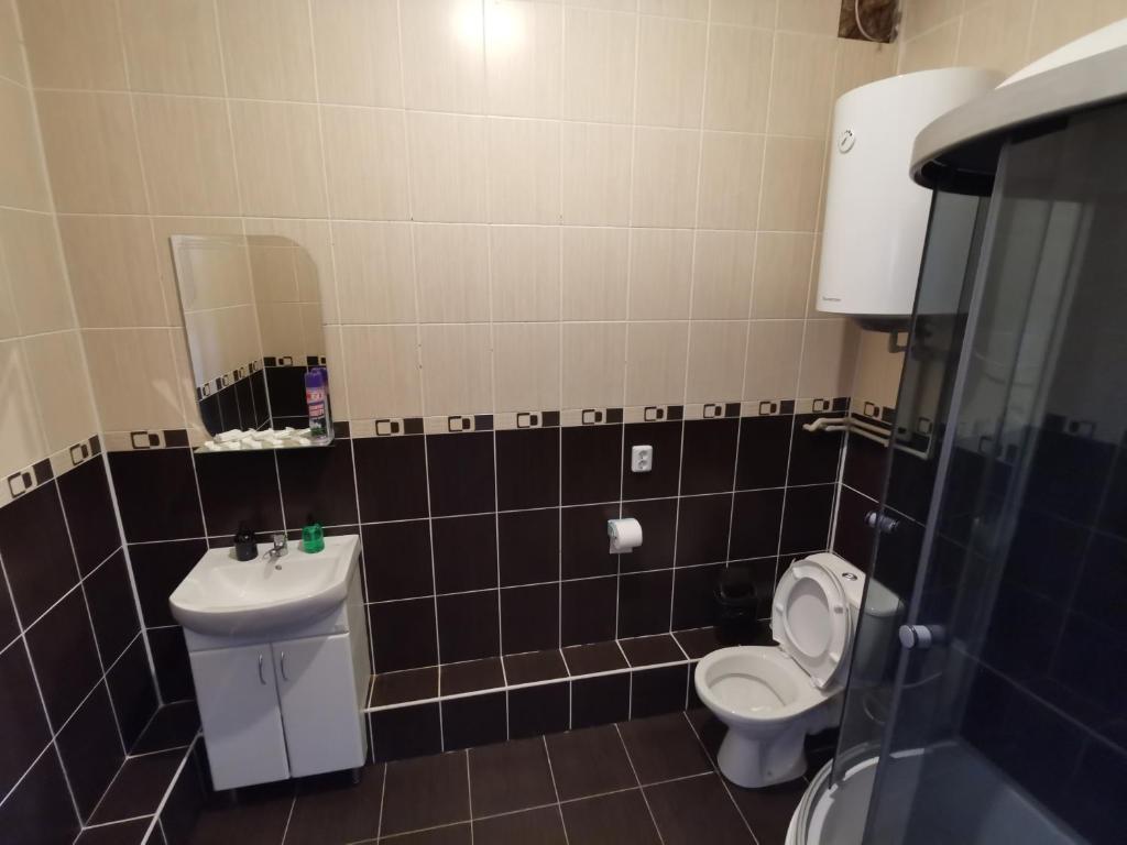 Koupelna v ubytování Premium Hotel