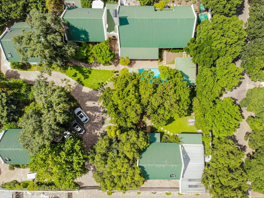 an overhead view of a yard with trees and a house at Sunninghill Guest Lodges in Johannesburg