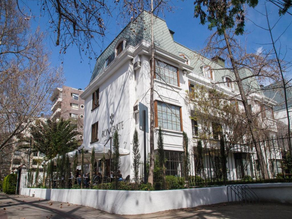 a white house with a fence in front of it at Park Plaza Bonaparte Boutique in Santiago