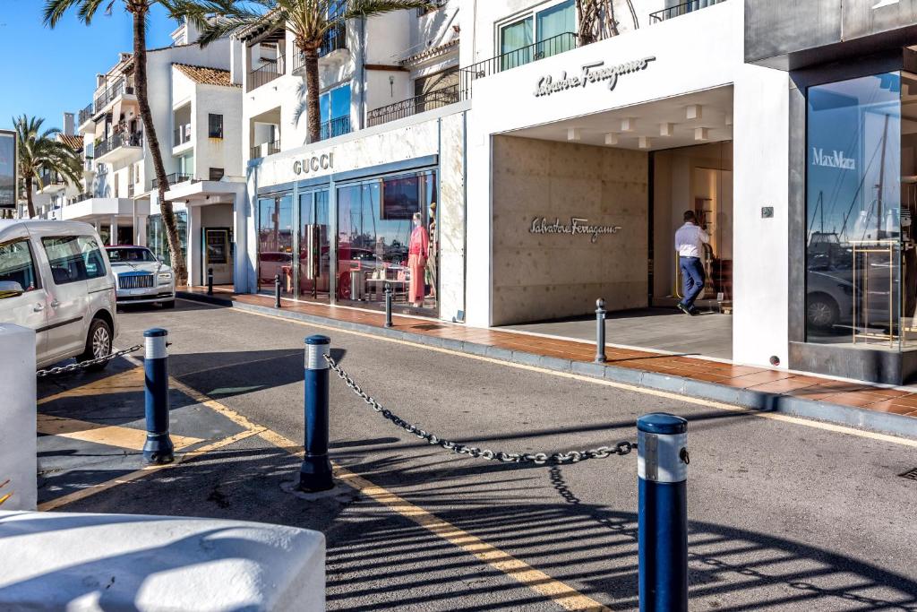 Luxury Holiday Apartment in Puerto Banus Marina with sea views, Marbella –  Precios actualizados 2023