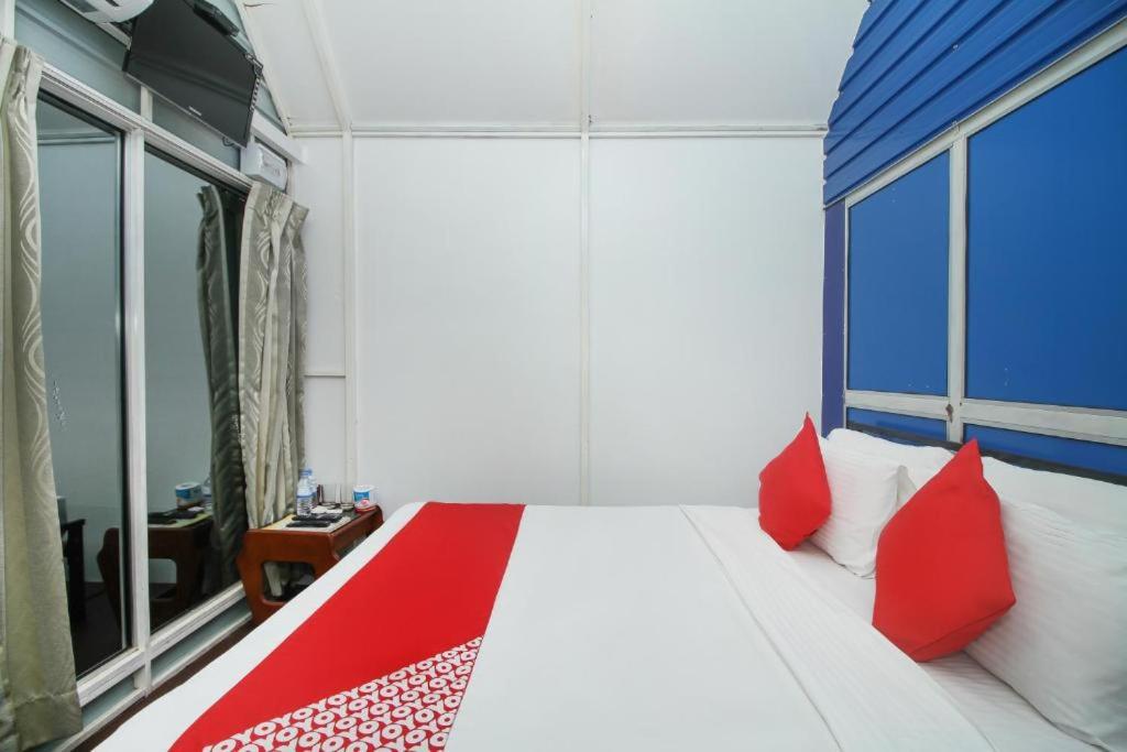 Postel nebo postele na pokoji v ubytování Airport A4 Transit Hub - Eco Chalets