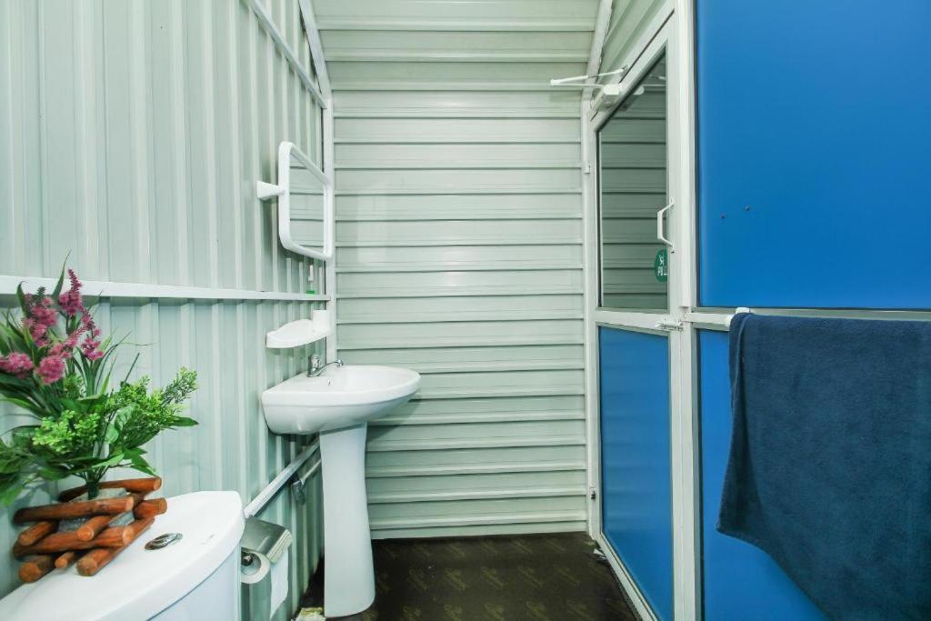 Fotografie z fotogalerie ubytování Airport A4 Transit Hub - Eco Chalets v destinaci Katunayaka