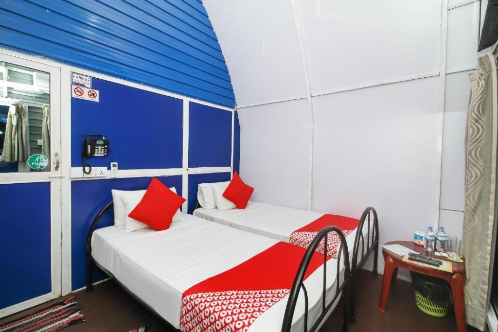Postel nebo postele na pokoji v ubytování Airport A4 Transit Hub - Eco Chalets