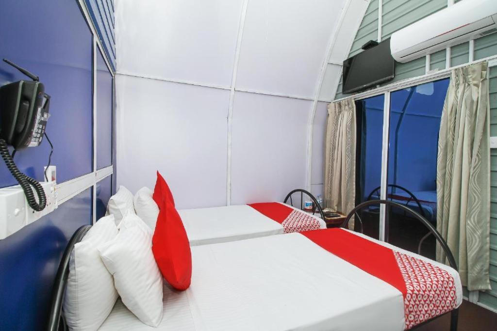 Postel nebo postele na pokoji v ubytování Airport A4 Transit Hub - Eco Chalets