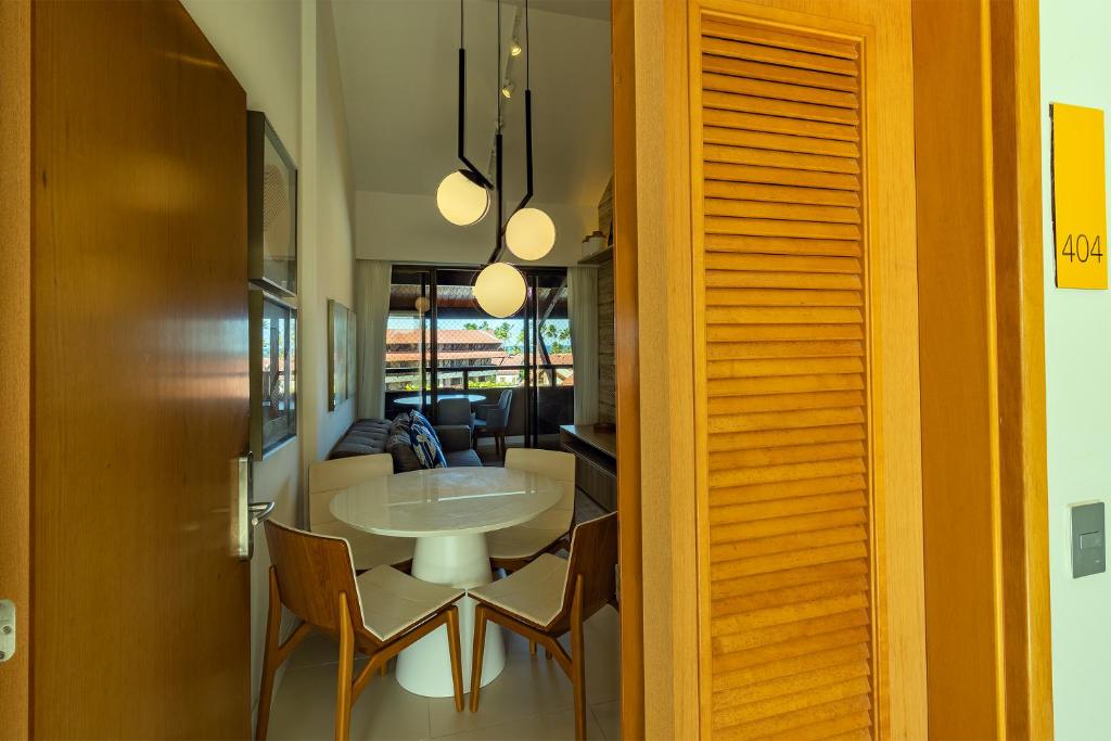  OKA Beach Resort Muro Alto Luxo por Carpediem