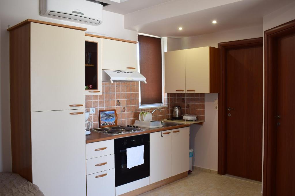 Kuchyň nebo kuchyňský kout v ubytování Kochylari Apartments