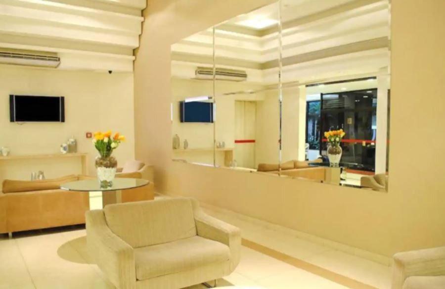  Flat uma quadra da Paulista - Próximo de Hospitais
