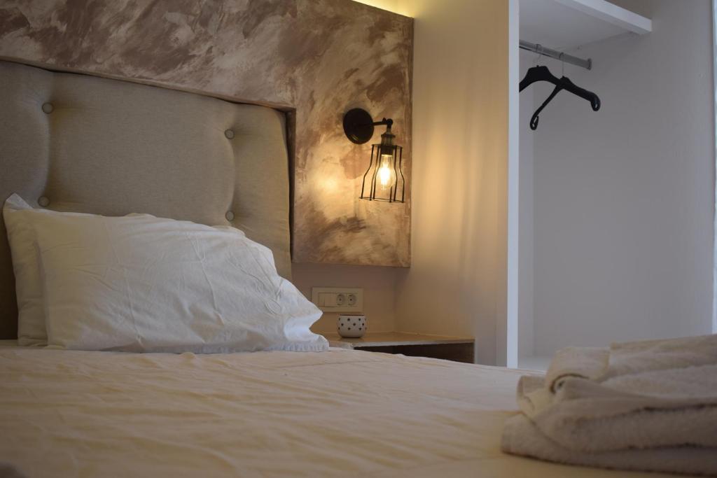 Postel nebo postele na pokoji v ubytování Kochylari Apartments
