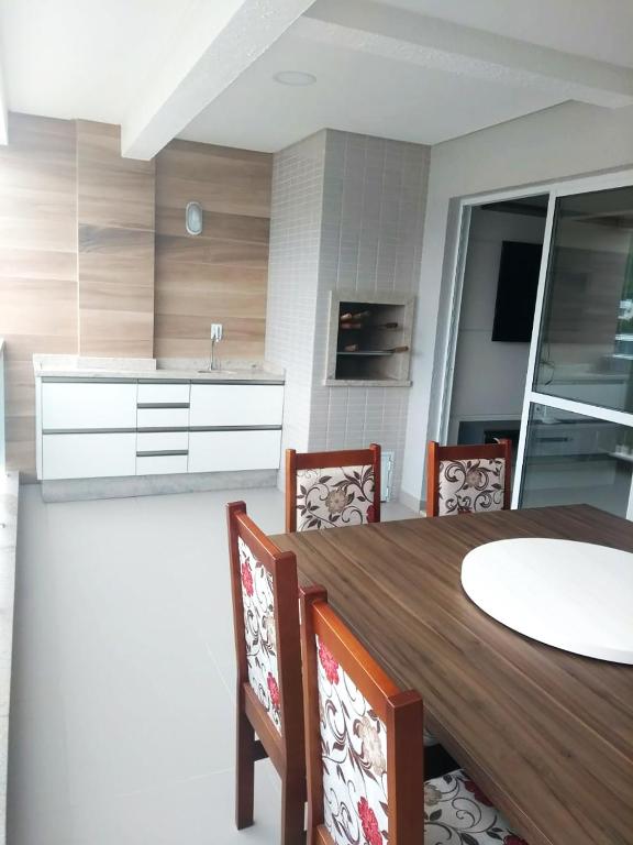  Ape duplex perto da Praia Palmas do Arvoredo em SC