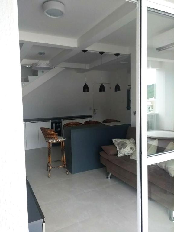  Ape duplex perto da Praia Palmas do Arvoredo em SC