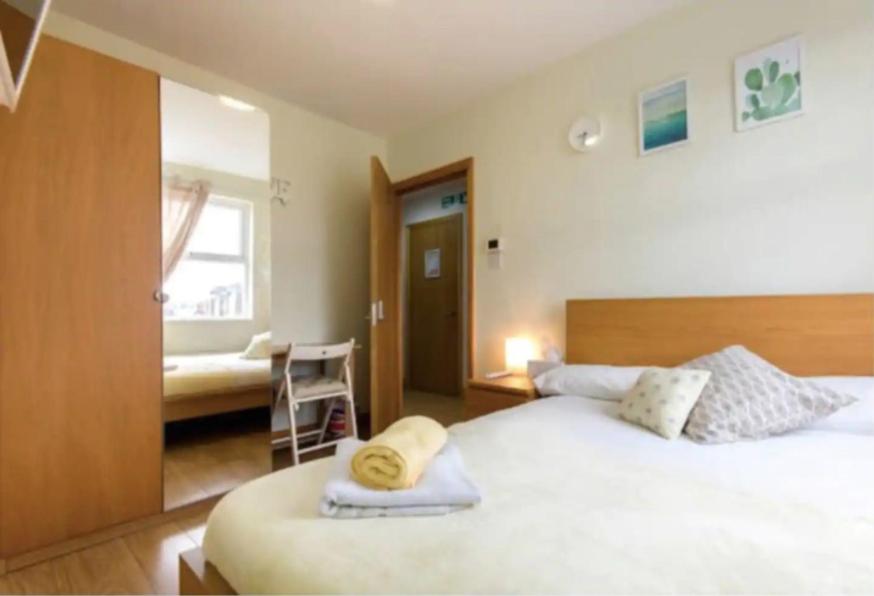 A bed or beds in a room at Harrow Rd Rooms by DC London Rooms