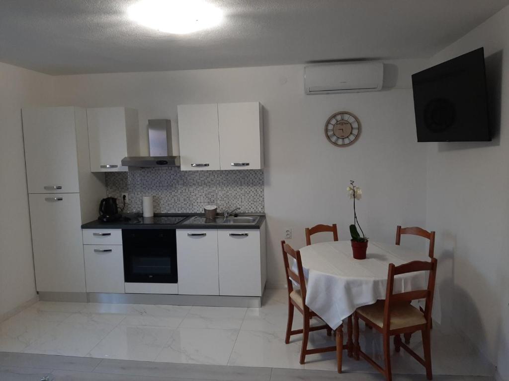 Kuchyňa alebo kuchynka v ubytovaní Apartments Roby 3M