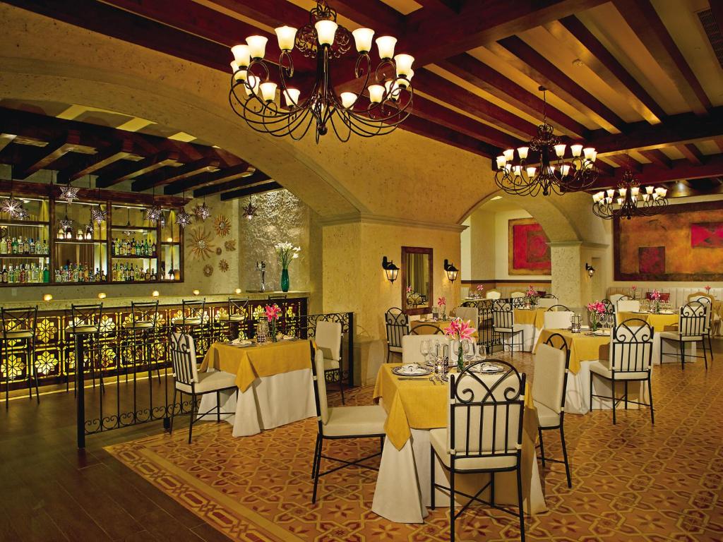 Restaurace v ubytování Secrets Puerto Los Cabos Golf & Spa18+