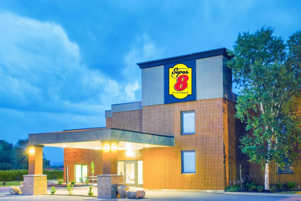 Foto de la galería de Super 8 by Wyndham Plattsburgh en Plattsburgh