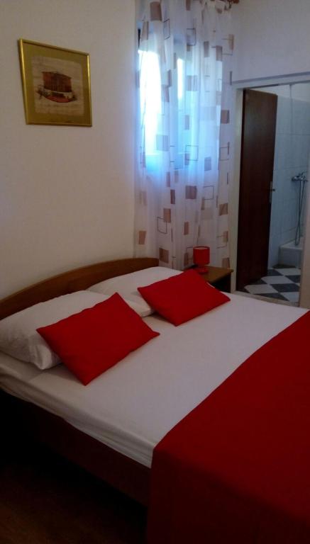 Fotografia z galérie ubytovania A4 apt with patio & sea view close to the beach v Trogiri
