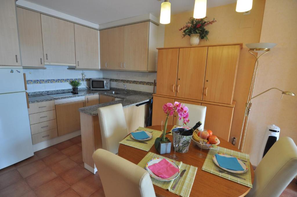 RNET - Stella Maris 4-5 - Roses Costa Brava, Roses – Updated ...