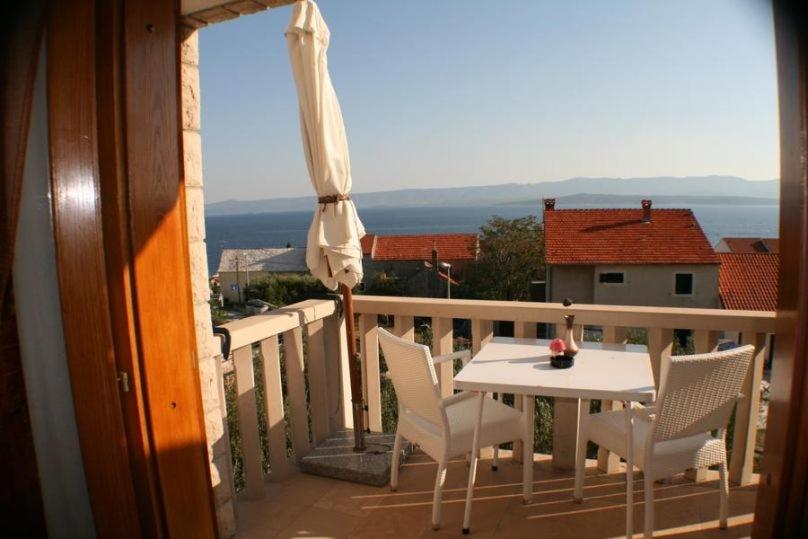 Studio apartment in Bol with sea view, balcony, air conditioning, Wi-Fi (3417-3)