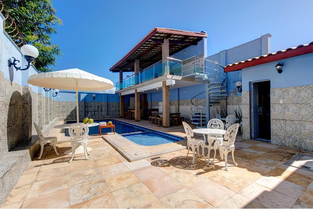  Charmosa casa vista lago e com piscina na praia do Iguape por Carpediem