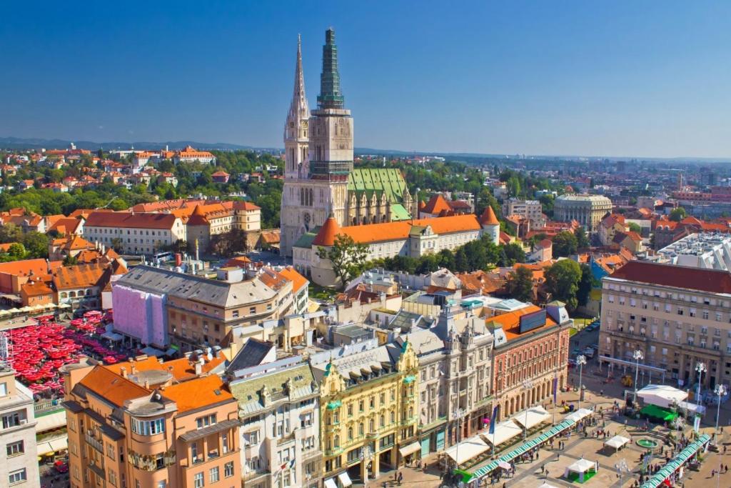 Nespecifikovaný výhled na destinaci Záhřeb nebo výhled na město při pohledu z apartmánu