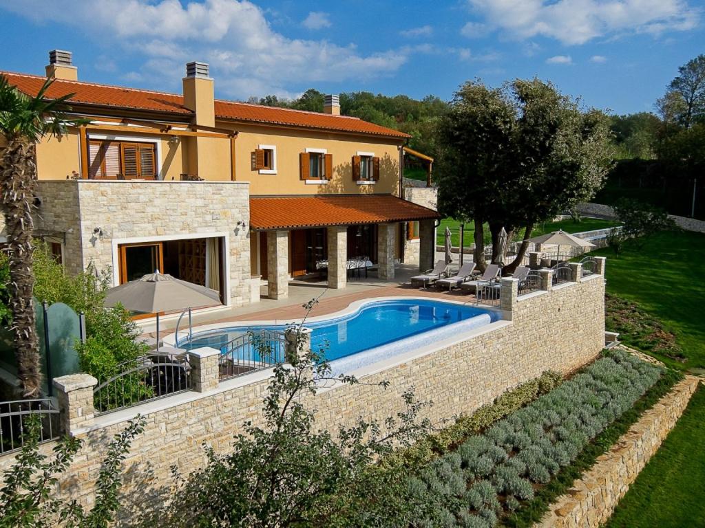 House Labin 688