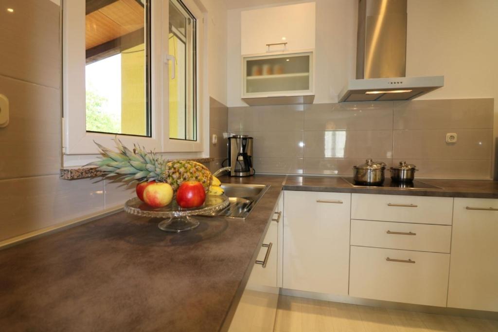 Kuchyňa alebo kuchynka v ubytovaní Bungalow Porec (4400-1)