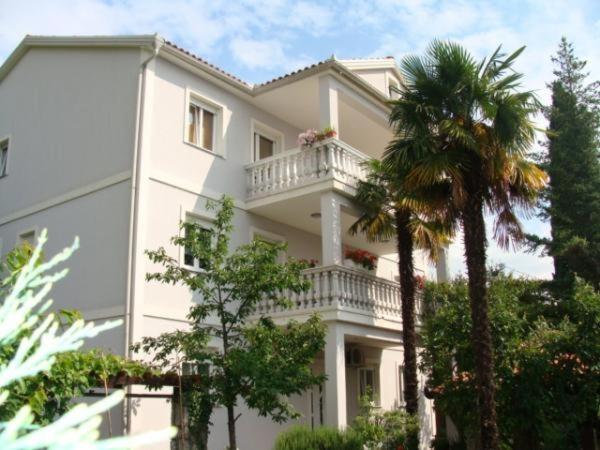 Budova, v ktorej sa apartmán nachádza