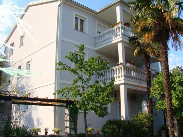 Budova, v ktorej sa apartmán nachádza