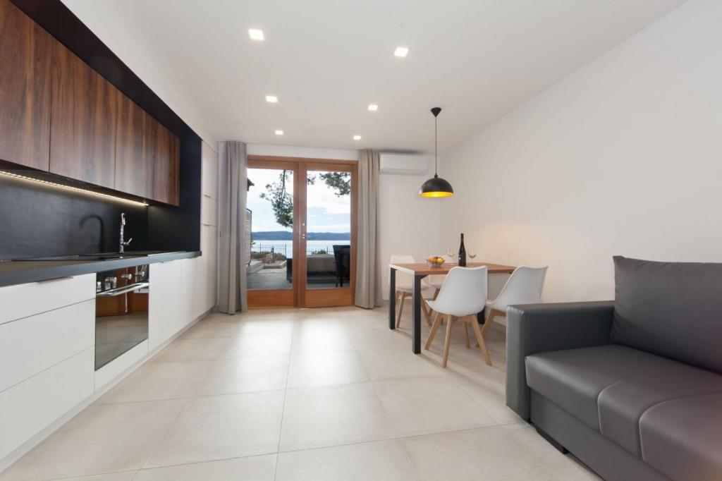 Kuchyňa alebo kuchynka v ubytovaní Apartment Brela 3524-5