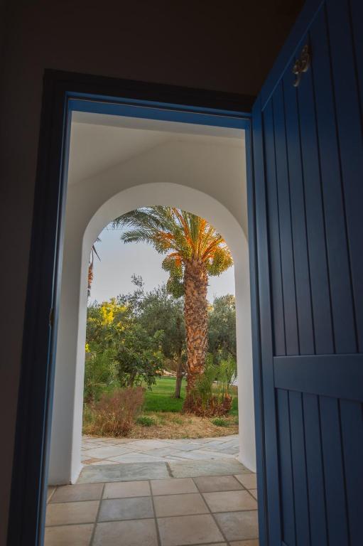 Far Out Village Hotel - 12