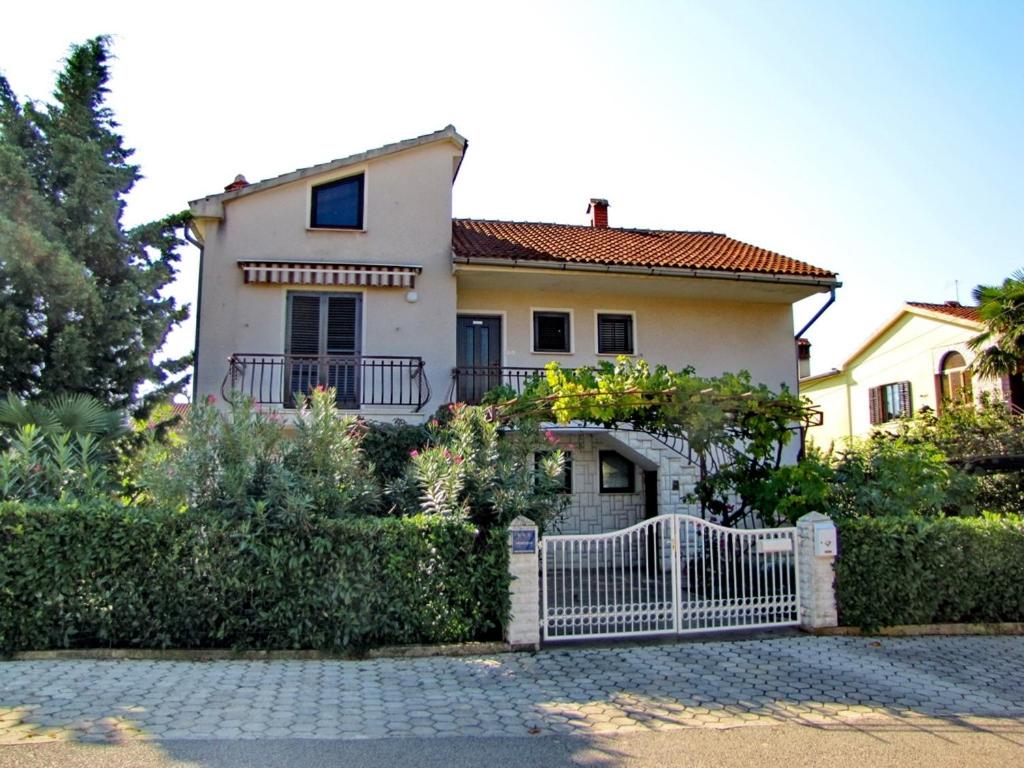 Zdjęcie z galerii obiektu Apartment in Novigrad with Balcony, Air conditioning (4833-1) w mieście Novigrad