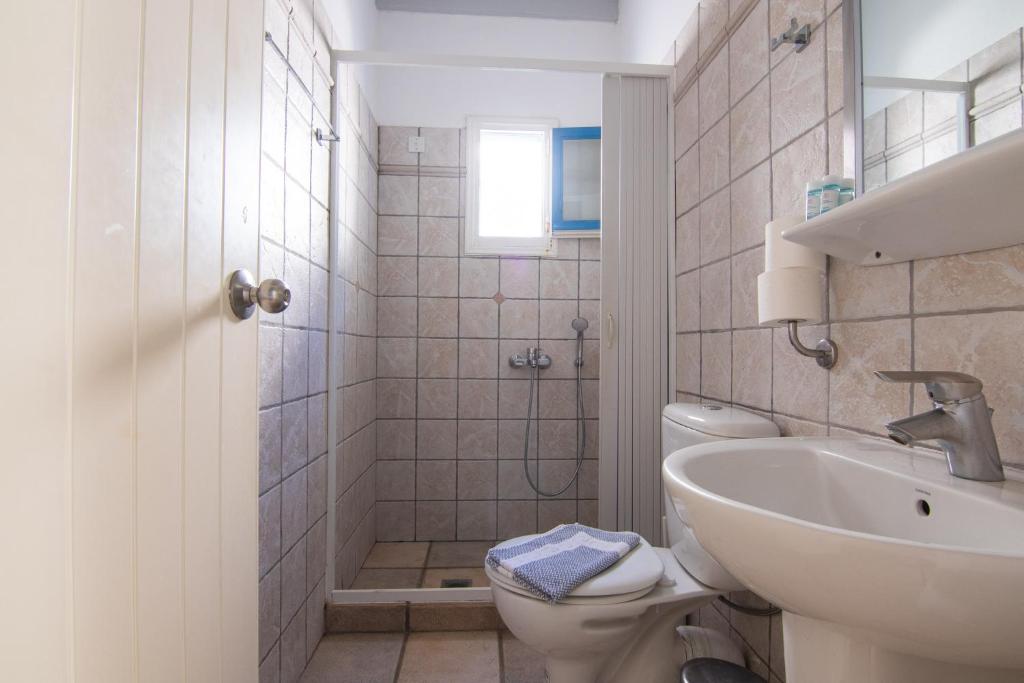 Far Out Village Hotel - 11