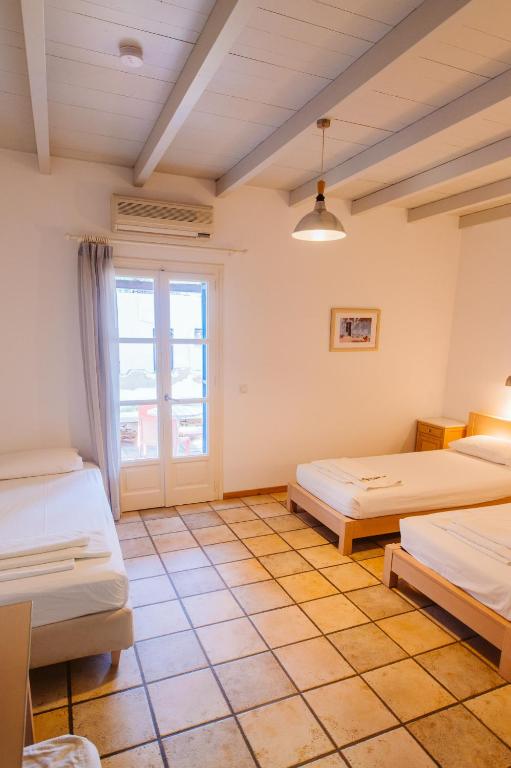 Far Out Village Hotel - 15