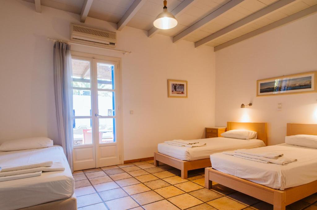 Far Out Village Hotel - 13