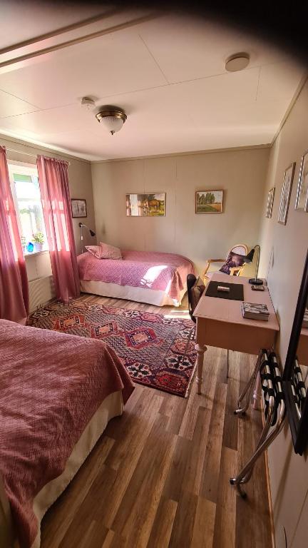 Postel nebo postele na pokoji v ubytování Skogsbrynet B&B, Bredsjö Nya Herrgård