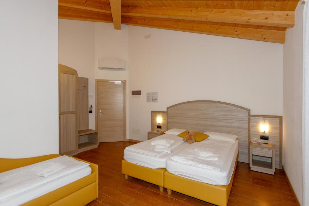 A bed or beds in a room at Agritur Giovanazzi