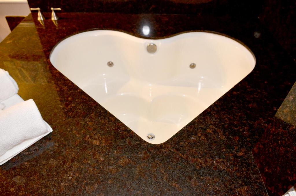 Dynasty Suites Hotel - Chambre Royale Avec Salle De Bain Spa