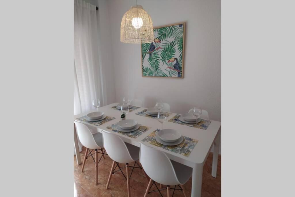 Fotografia z galérie ubytovania Amplio y céntrico apartamento junto al mar v destinácii Almuñécar