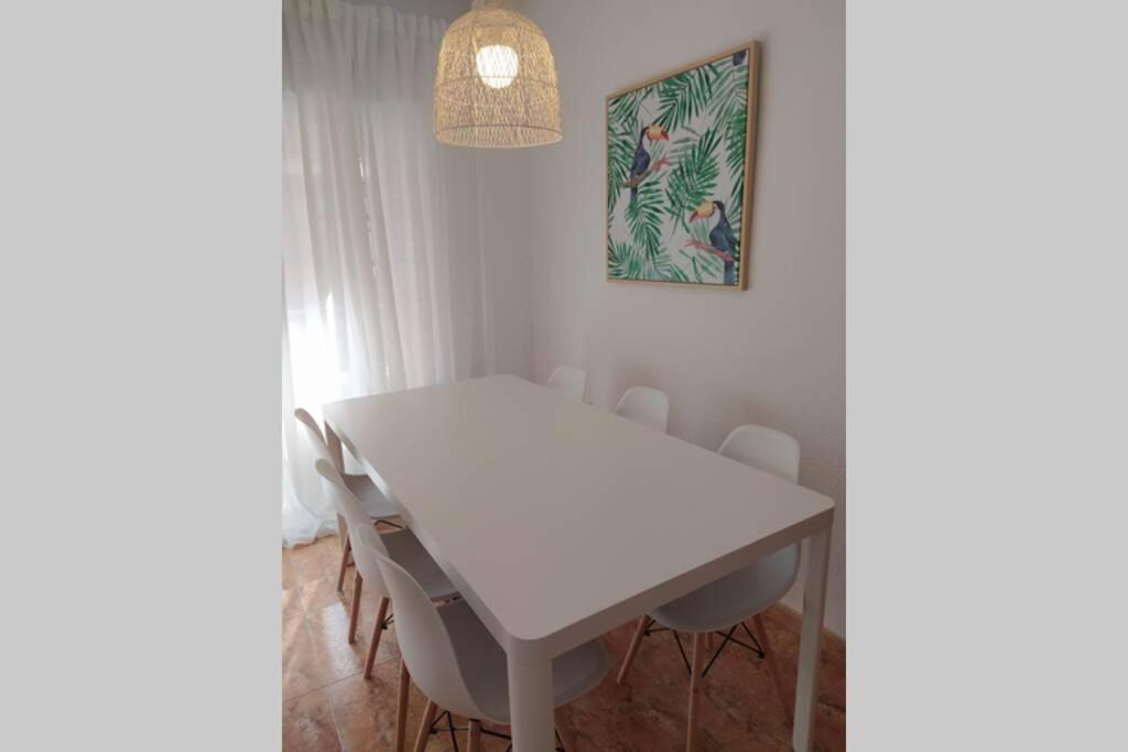 Fotografia z galérie ubytovania Amplio y céntrico apartamento junto al mar v destinácii Almuñécar