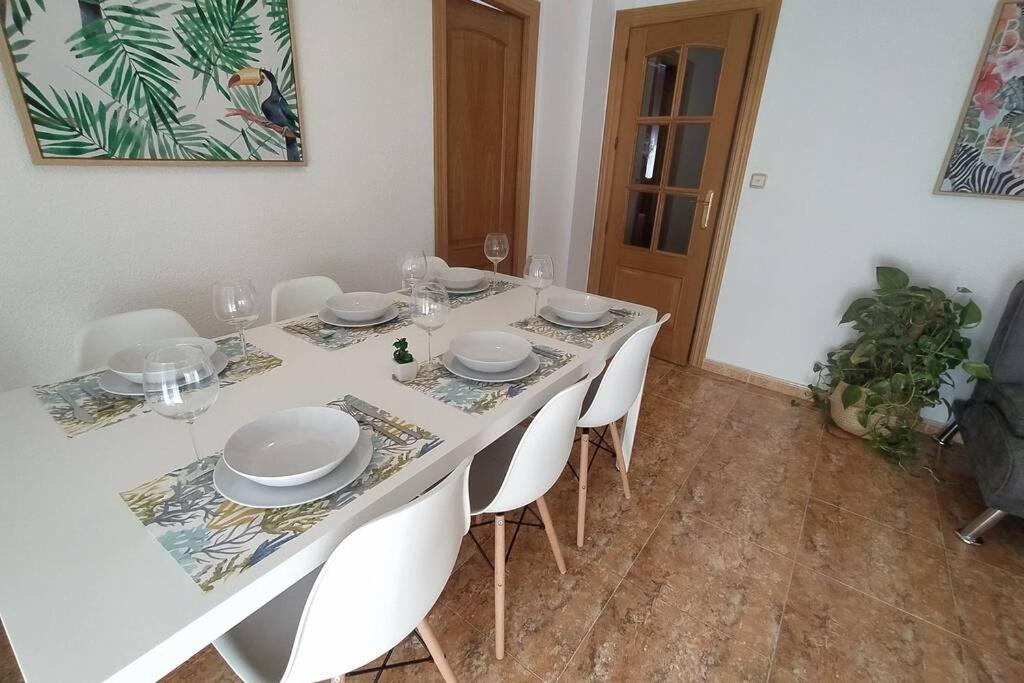 Fotografia z galérie ubytovania Amplio y céntrico apartamento junto al mar v destinácii Almuñécar