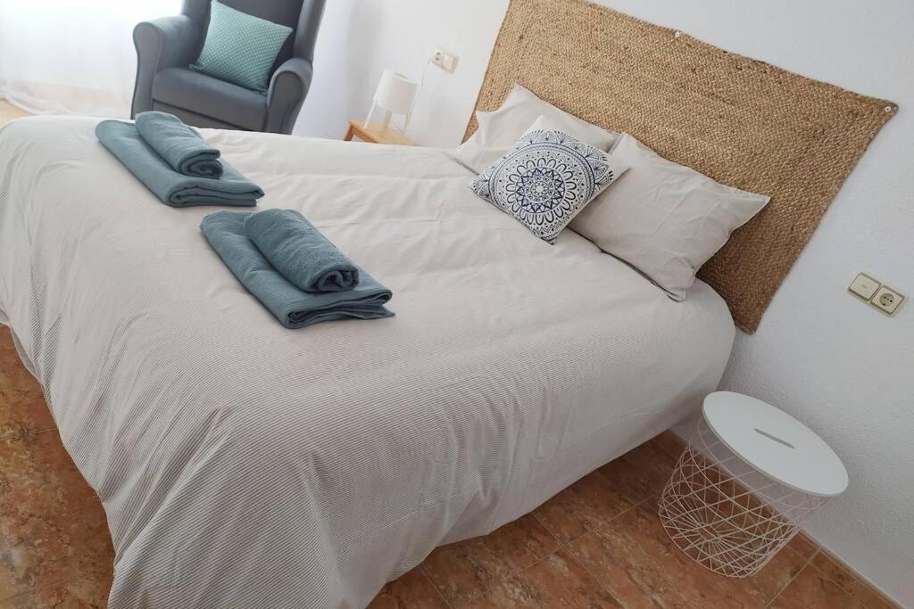 Posteľ alebo postele v izbe v ubytovaní Amplio y céntrico apartamento junto al mar