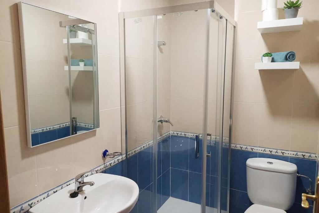 Kúpeľňa v ubytovaní Amplio y céntrico apartamento junto al mar