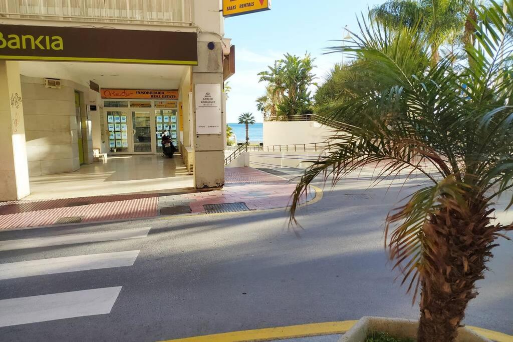 Fotografia z galérie ubytovania Amplio y céntrico apartamento junto al mar v destinácii Almuñécar