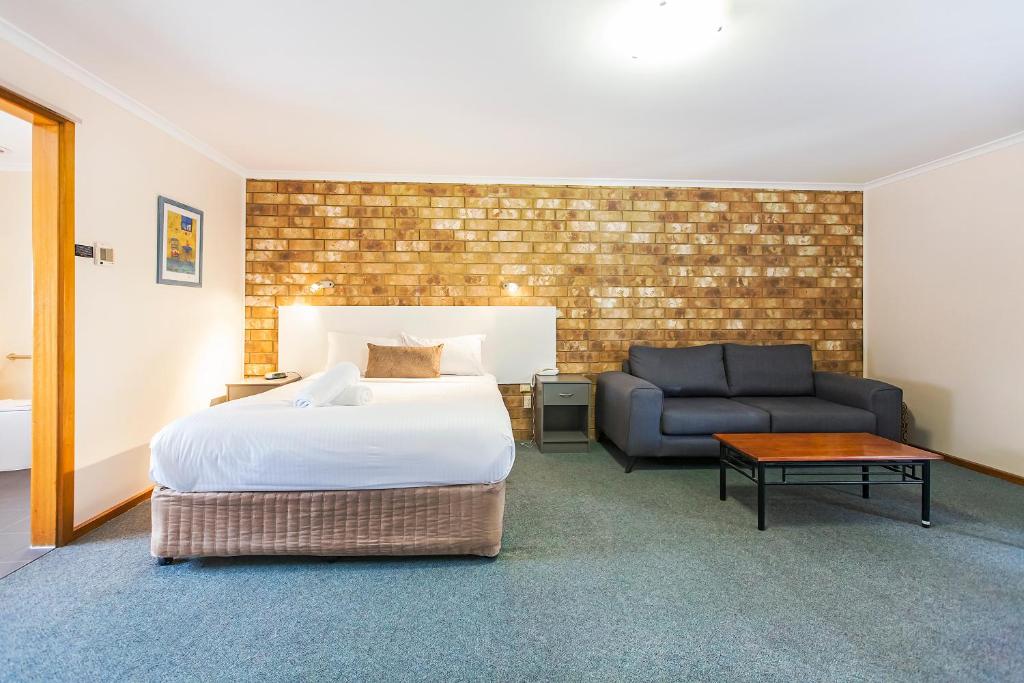 Clare Central - Queen Room