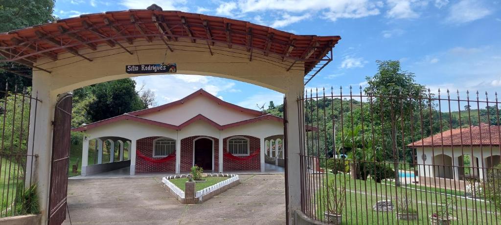 Sítio dos Rodrigues - Casa De Cinco Dormitorios