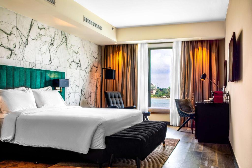Posteľ alebo postele v izbe v ubytovaní Radisson Blu Anchorage Hotel