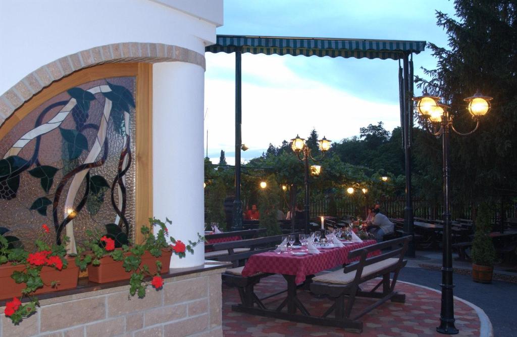 Restaurace v ubytování Kulacs Csarda Panzio