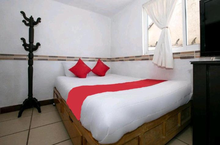 Postel nebo postele na pokoji v ubytování Hotel Real Cortés
